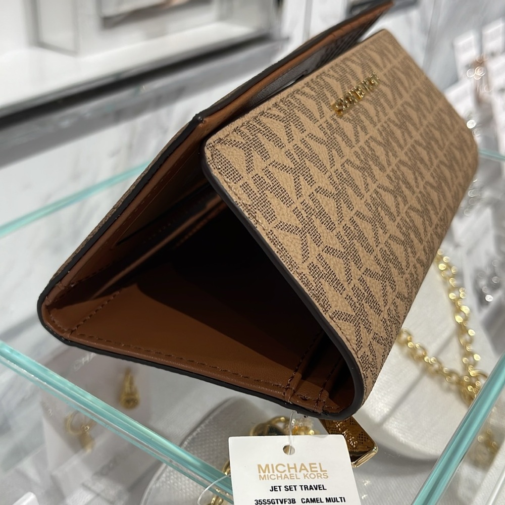 Michael Kors Jet Set Large Logo Trifold Wallet
Camel Multi 
NWT - Picture 12 of 16